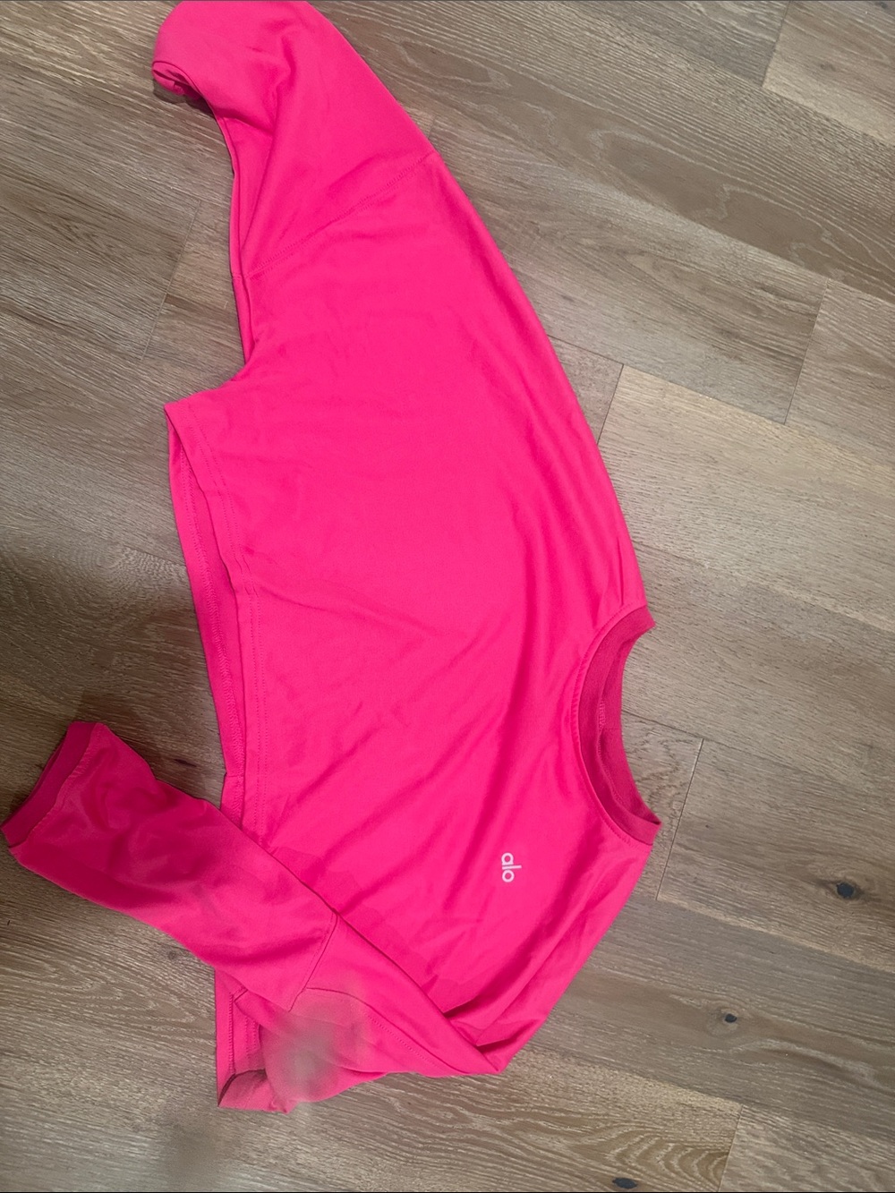 ALO Yoga Bright Hot Pink Long Sleeve Crop Top